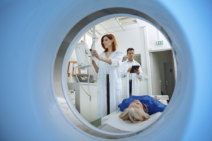 Laudos de exames de tomografia podem ser otimizados com a telemedicina.