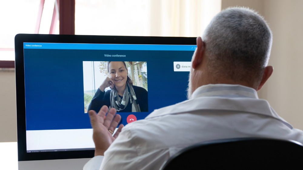 SOS Portal - médico realiza atendimento pela plataforma de consulta online