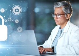 medica en la computadora usando la ciencia de datos en salud