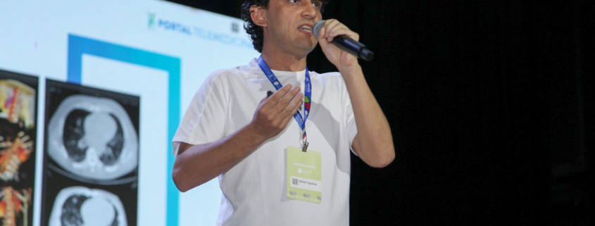 Rafael Figueroa no palco em palestra da Campus Party Piauí