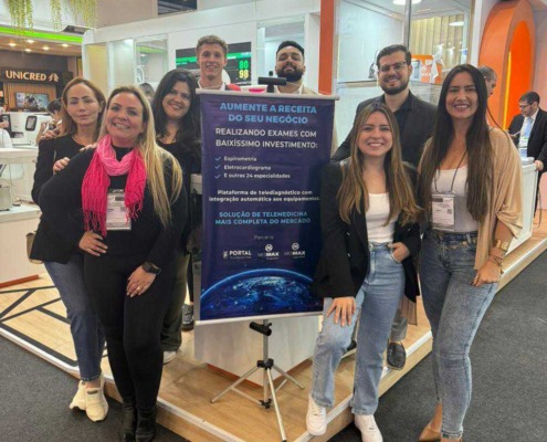 equipe da Portal Telemedicina na Hospitalar 2025