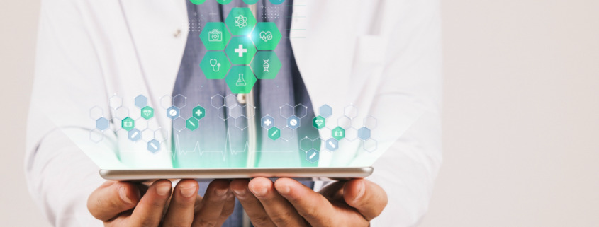 médico de jaleco branco, segurando um tablet, com pontos verdes flutuantes