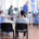 enfermeiros atendendo pacientes na triagem e pacientes aguardando ser chamados