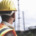 trabalhador utilizando EPIs em plataforma de petróleo